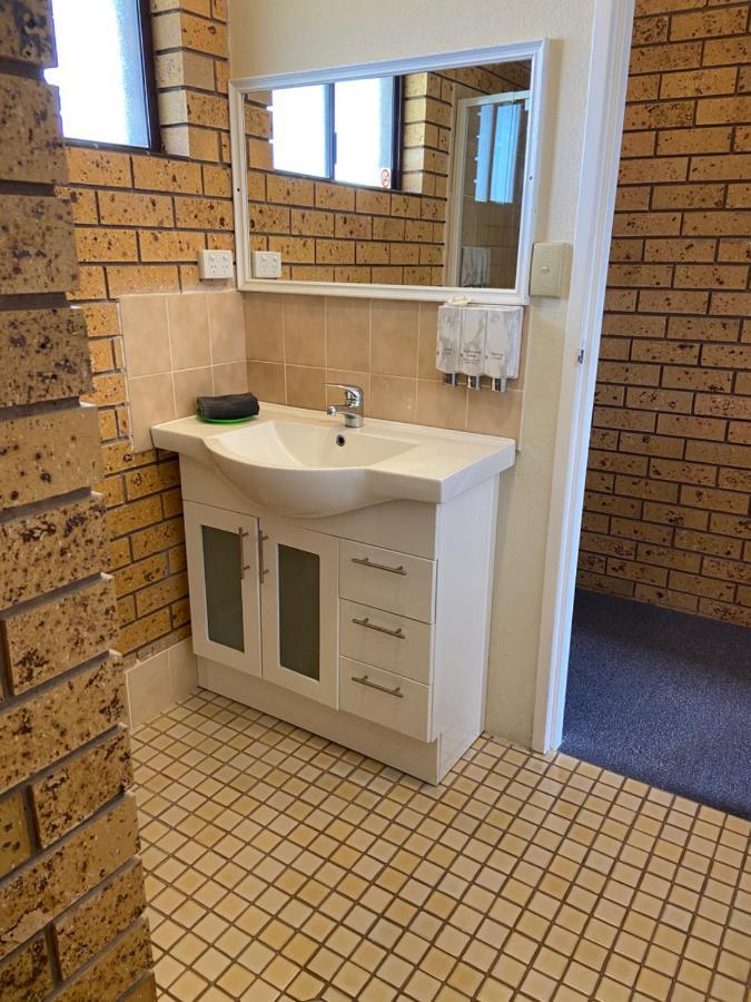 Newell Motor Inn Narrandera Esterno foto